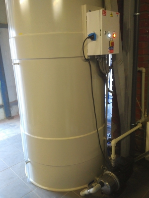 Instalace demistanice do automatick&eacute; linky nan&aacute;&scaron;en&iacute; pr&aacute;&scaron;kov&yacute;ch plastů