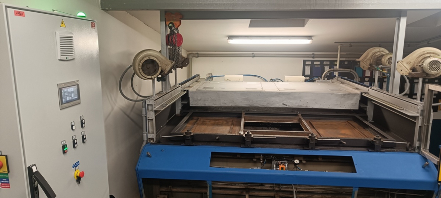 oprava vakuov&eacute;ho lisu plastů